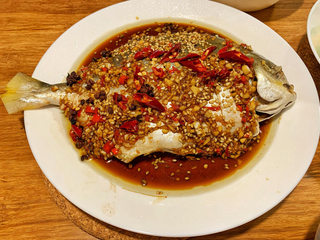 齐进囍做的蒜香鱼超简单又华丽一学就会的年菜