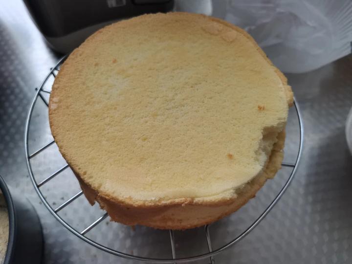 空气炸锅蛋糕 戚风（6寸超详细打蛋/脱模步骤）