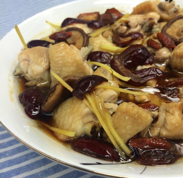 香菇红枣蒸鸡的做法