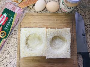 快手早餐之培根吐司蛋的做法 步骤2