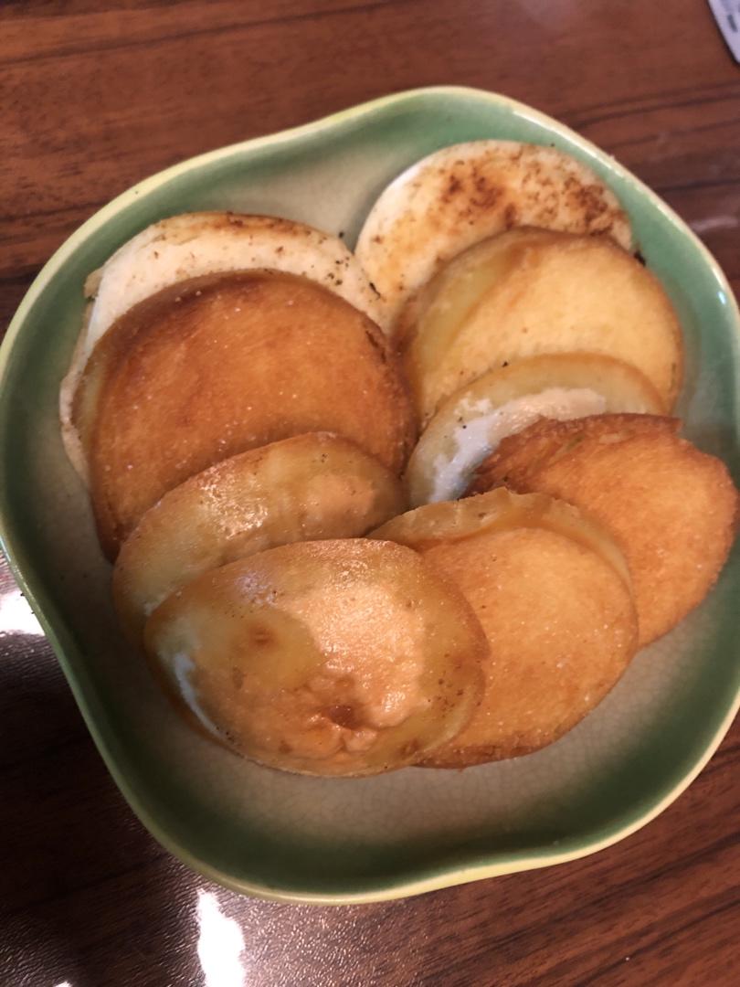 「10分钟就能做出的金黄花椒传统炸馍片」