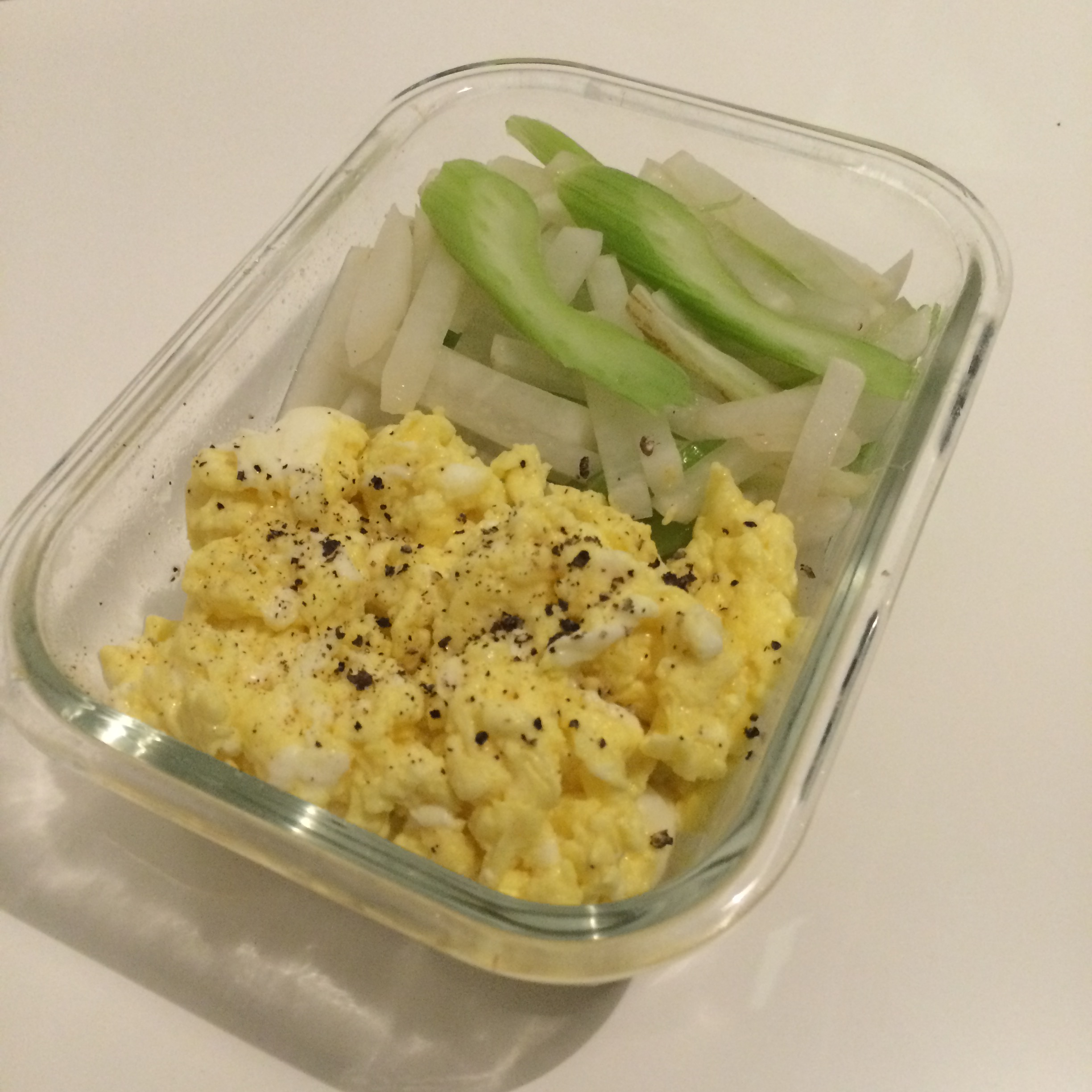 芹菜炒白萝卜
