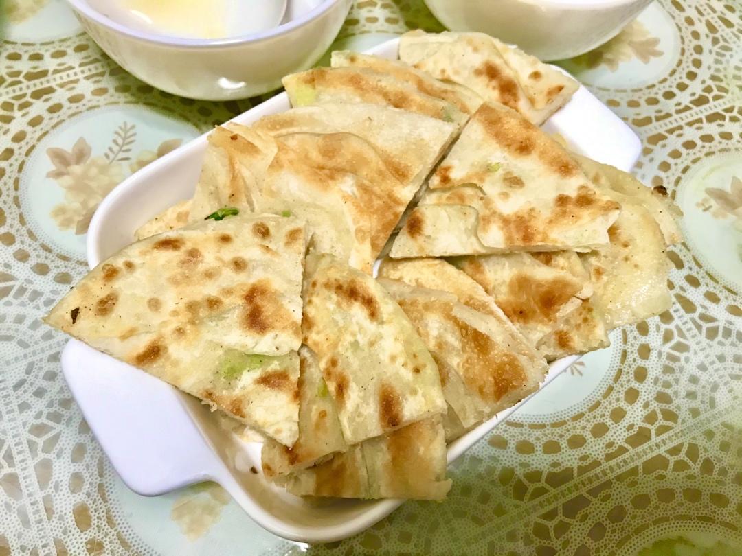 饺子皮做葱花小饼