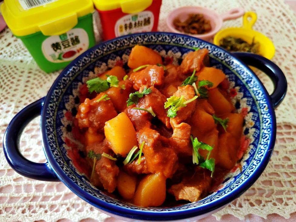 酱焖牛肉土豆的做法