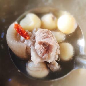 鲜莲子猪蹄汤的做法 步骤3