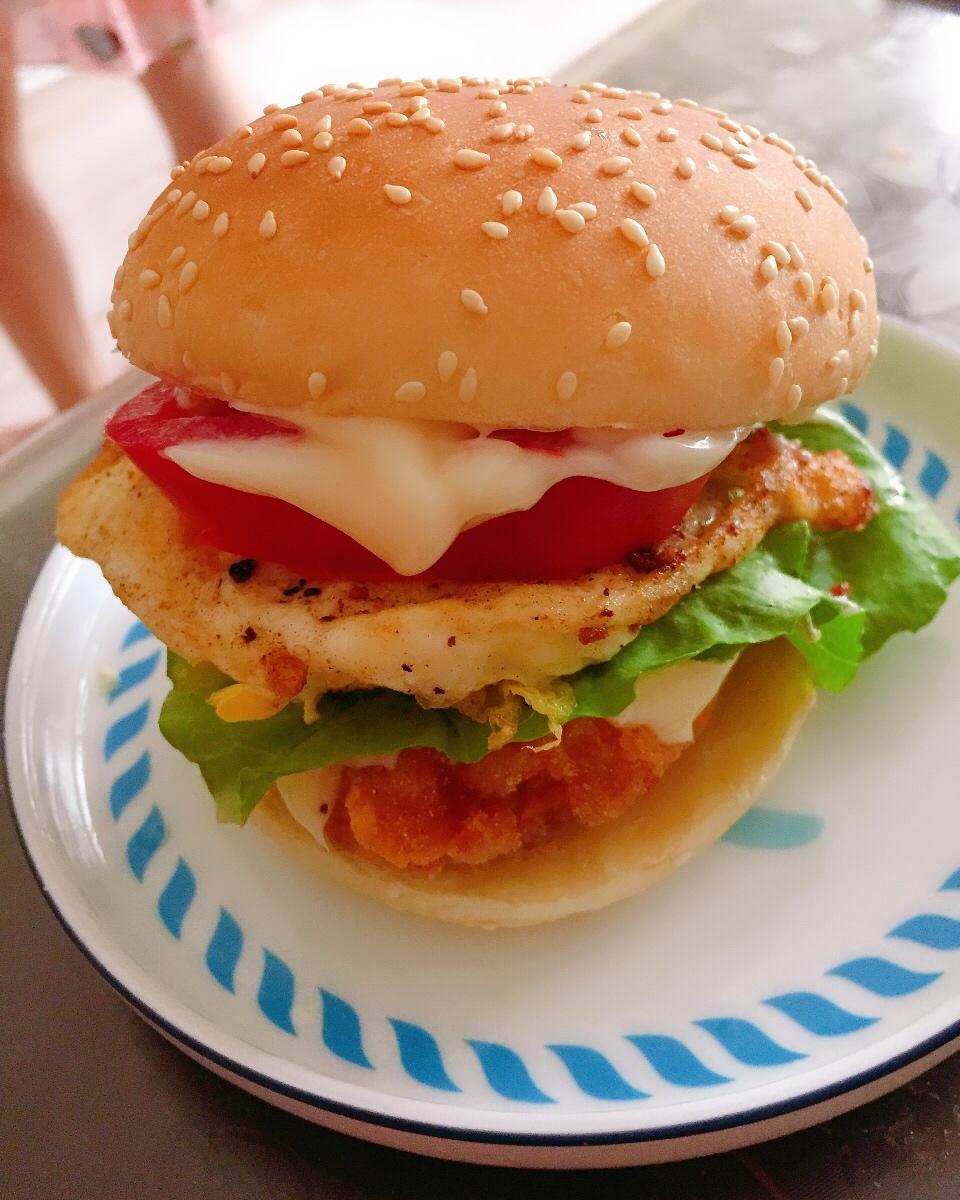 宝来妈妈做的自制营养肉饼汉堡包