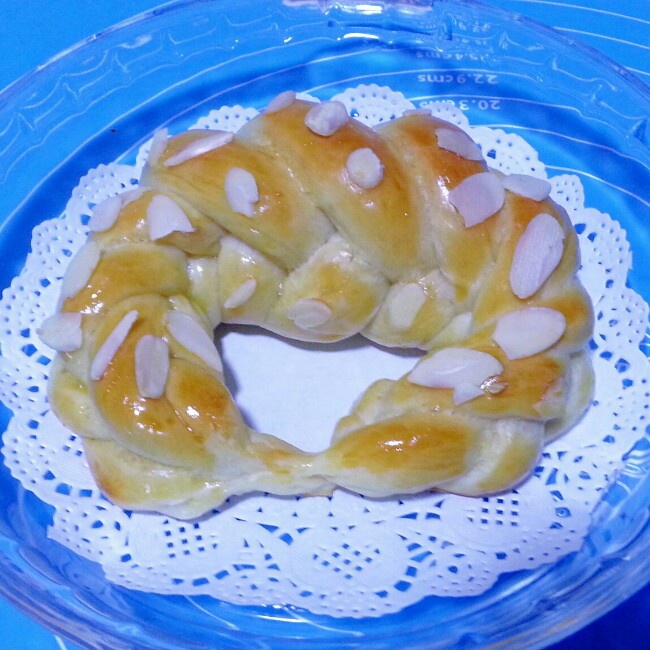 杏仁焦糖辫子牛角包