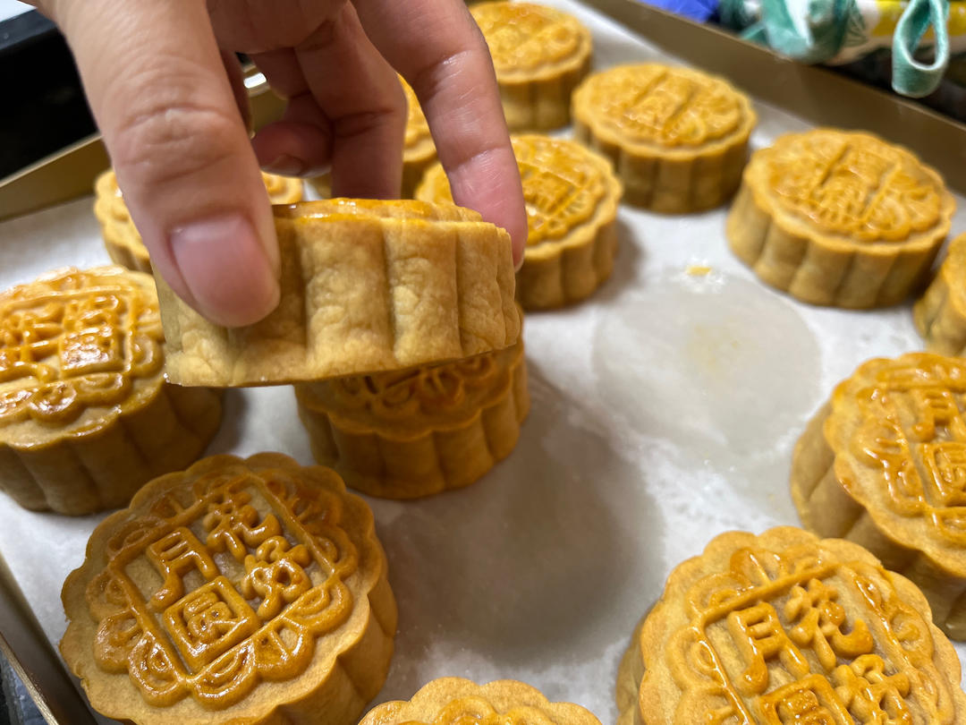 广式蛋黄月饼（75克、50克、各种规格都有）