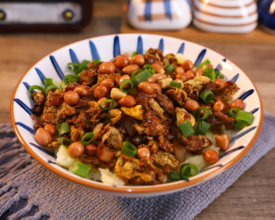 土豆鸡蛋酱拌饭