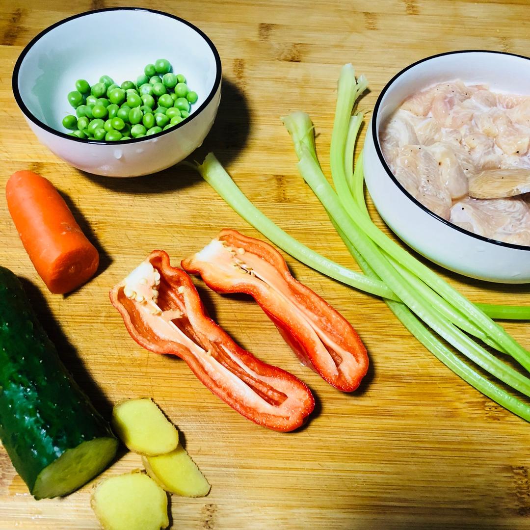 胡萝卜黄瓜鸡胸肉