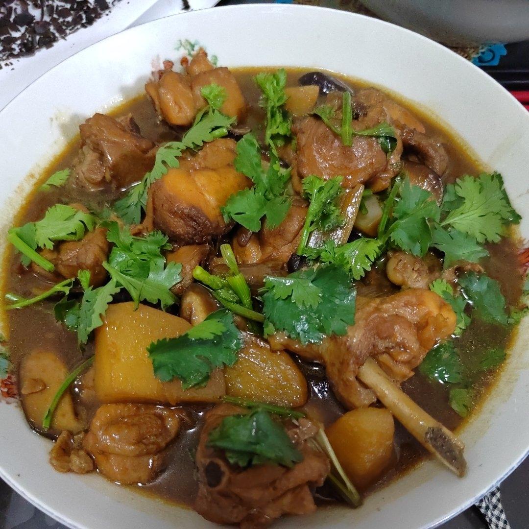 土豆焖鸡/黄焖鸡