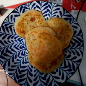 土豆虾饼荤素搭配，营养密度高