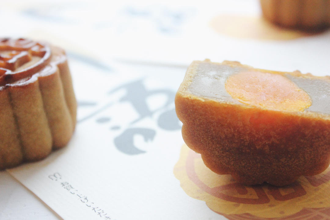 广式莲蓉蛋黄月饼