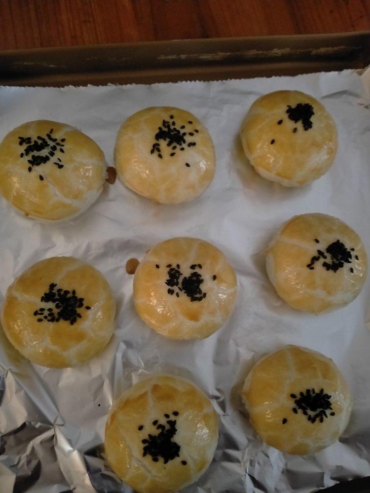 蛋黄酥（超详细步骤，附红豆沙馅做法）