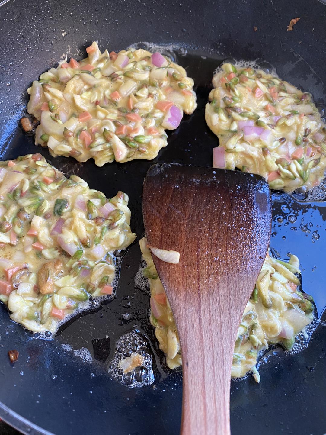 槐花饼，春天的味道