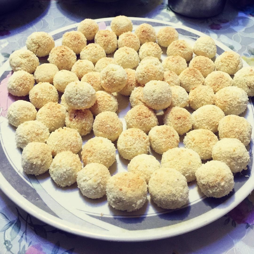 【视频】椰蓉小酥球，简单快手的童年美食（消耗蛋黄）