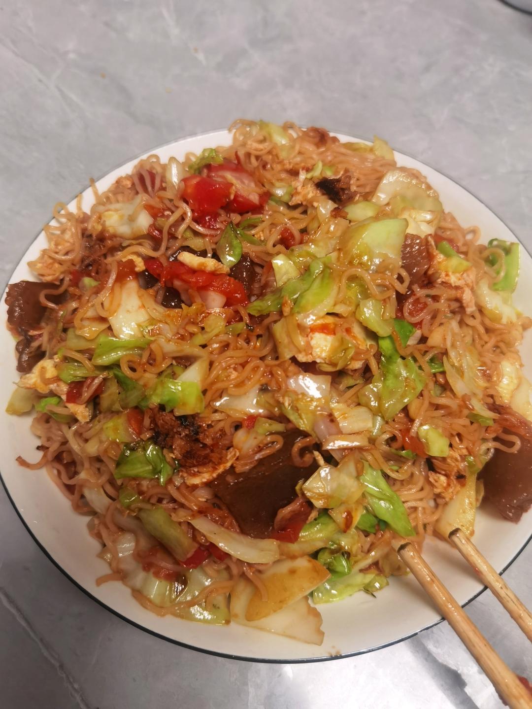 路边摊风味炒方便面