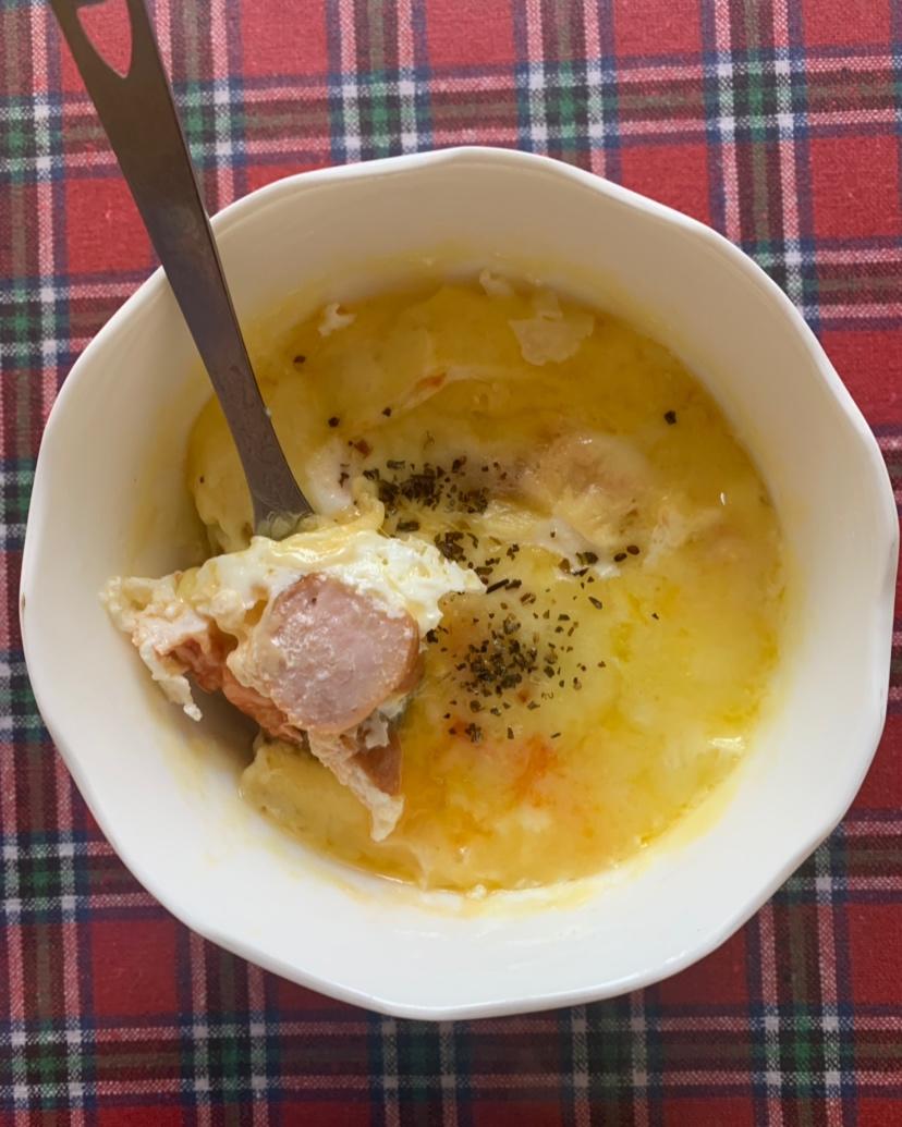 只需摆好材料去微波！惊艳全家的早餐端上桌：香肠奶酪烘蛋