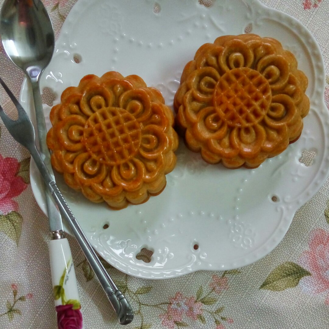 广式蛋黄莲蓉月饼