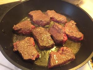 食戟之灵- -勃艮第红酒炖牛肉的做法 步骤5