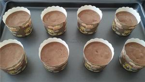 JSJBROWN烘焙学院：时尚新宠——浓香巧克力奶油杯子蛋糕的做法 步骤10