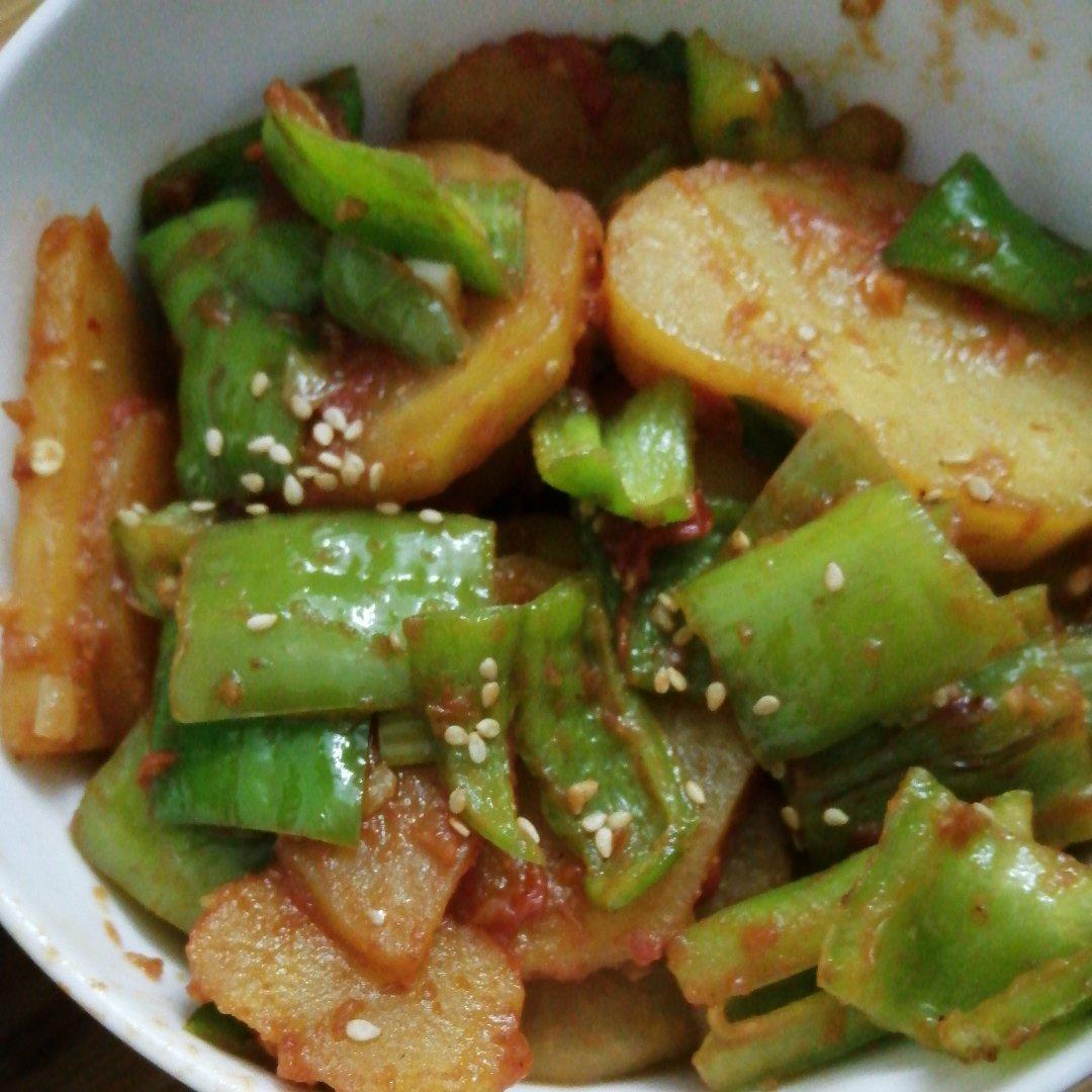 青椒番茄土豆片