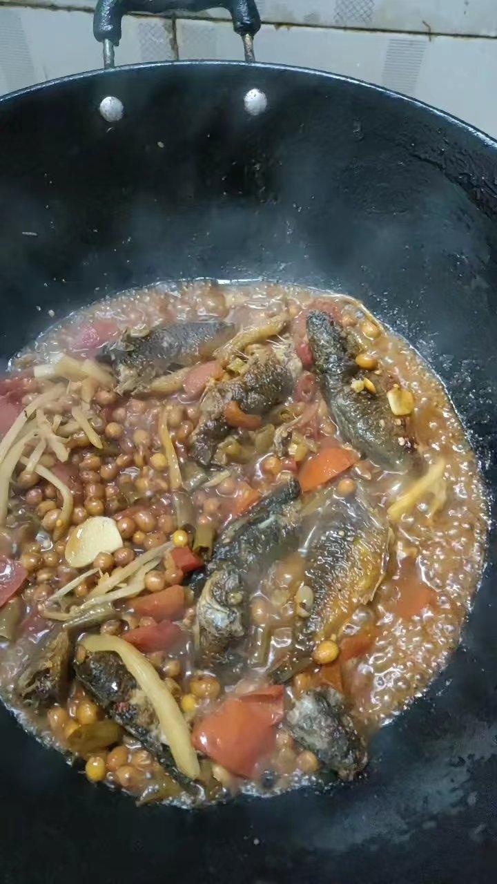 爆下饭的 酸香辣小鱼干
