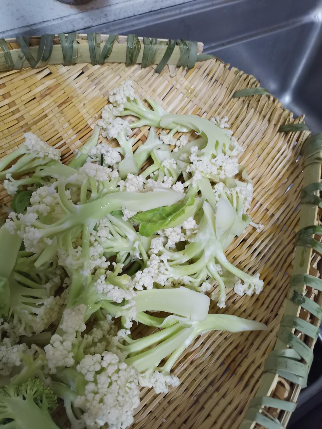 酸豆角香肠炒花椰菜