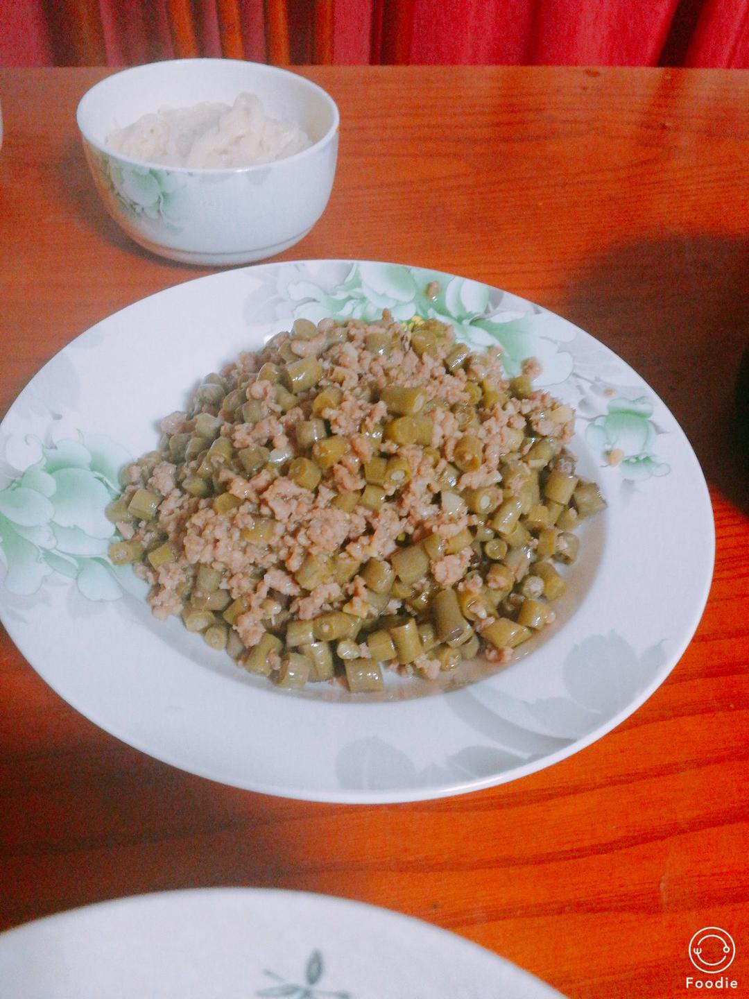 凌凌西西做的酸豆角肉沫