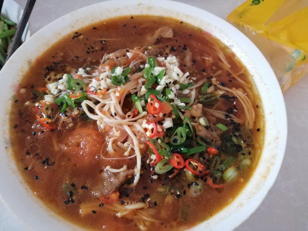 番茄金针菇肥牛