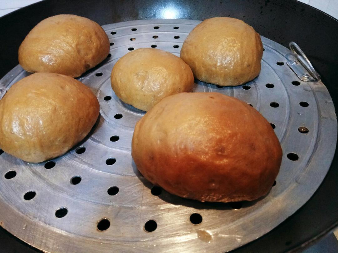 小菜学做菜做的奶香红糖馒头