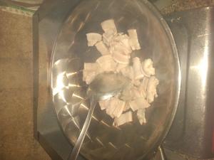 猪肉炒四季豆的做法 步骤3