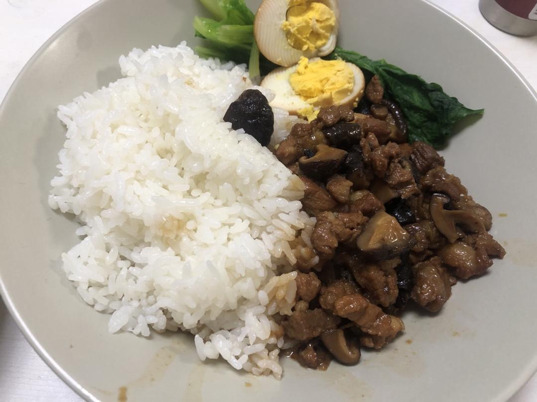 洋葱酥卤肉饭