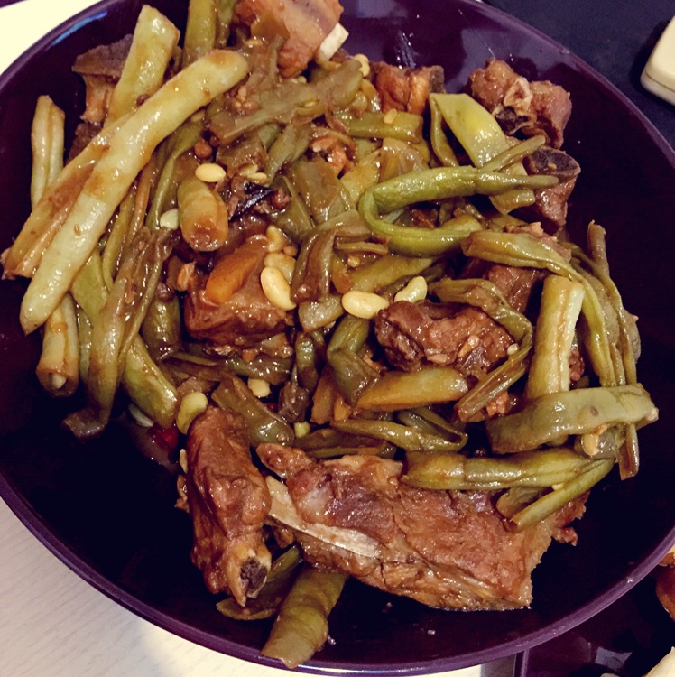 川哥的小鹿鹿做的排骨炖豆角一锅出