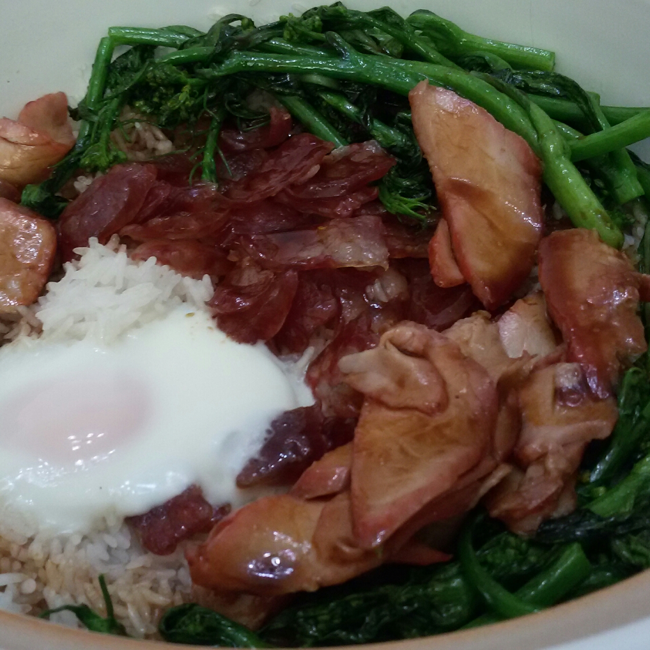 广式腊味煲仔饭