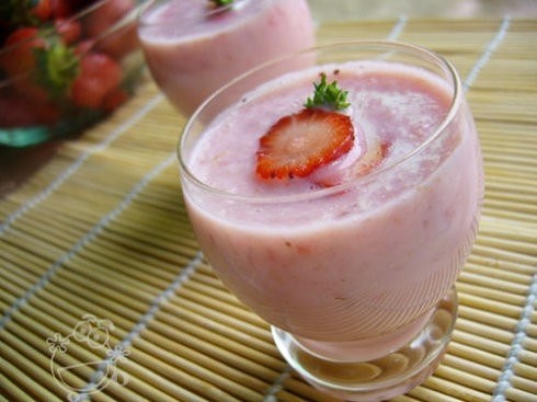 西瓜草莓奶昔的做法
