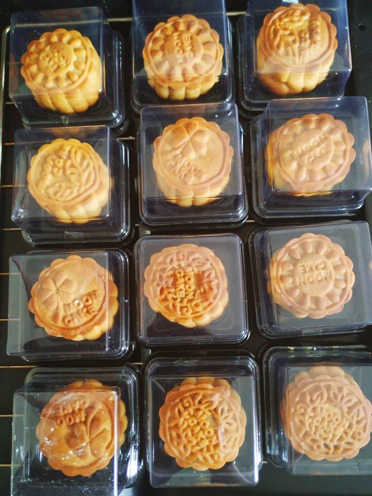 广式月饼—蛋黄莲蓉月饼