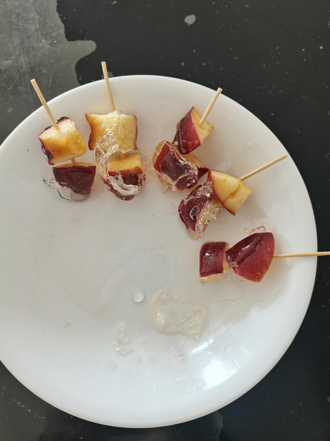 三分钟微波炉焦糖法（唬弄小孩版速成冰糖葫芦）