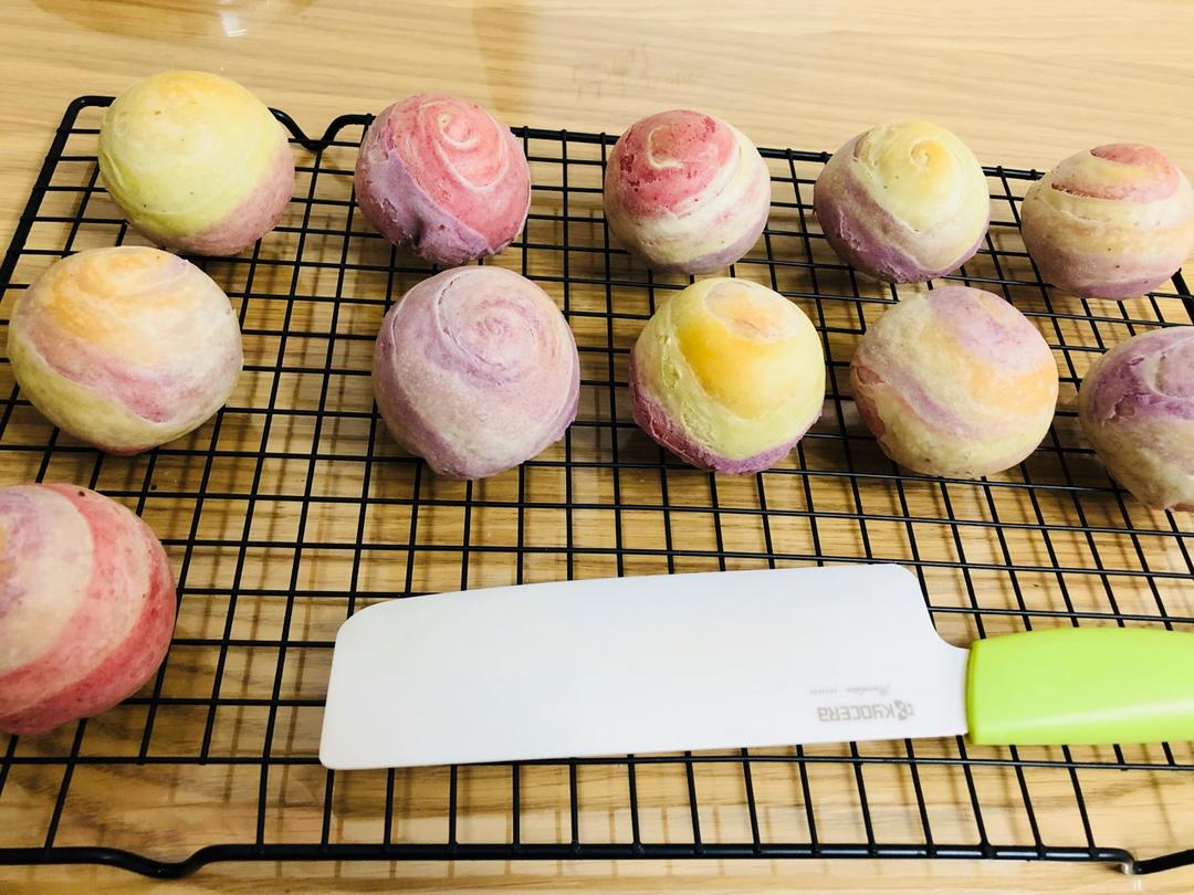 彩虹蛋黄酥（独角兽蛋黄酥）