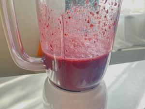 鲜榨果汁🍹草莓桑葚汁的做法 步骤4
