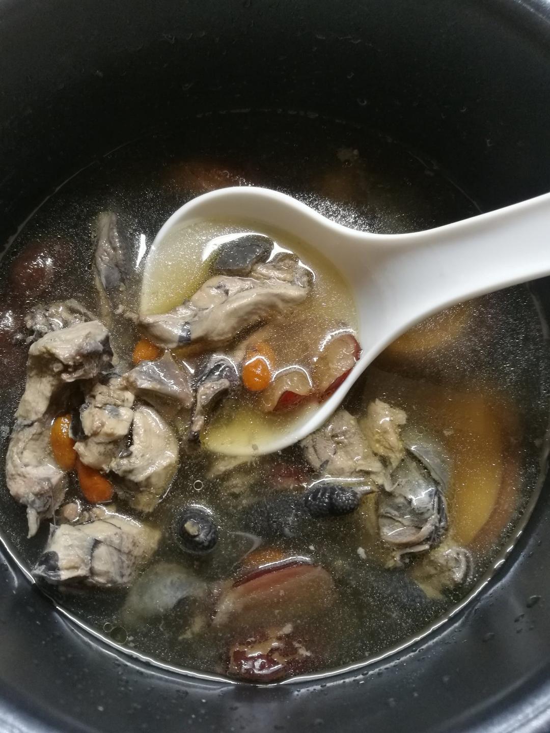 当归黄芪乌骨鸡汤