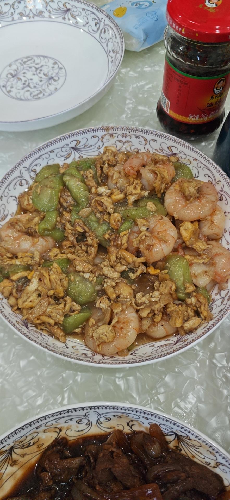 晶莹剔透的丝瓜炒虾仁