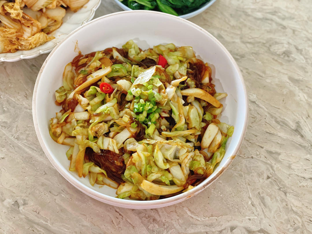 最近爱吃粉丝粉条～包菜炒粉丝