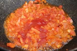 番茄浓汤米线的做法 步骤2