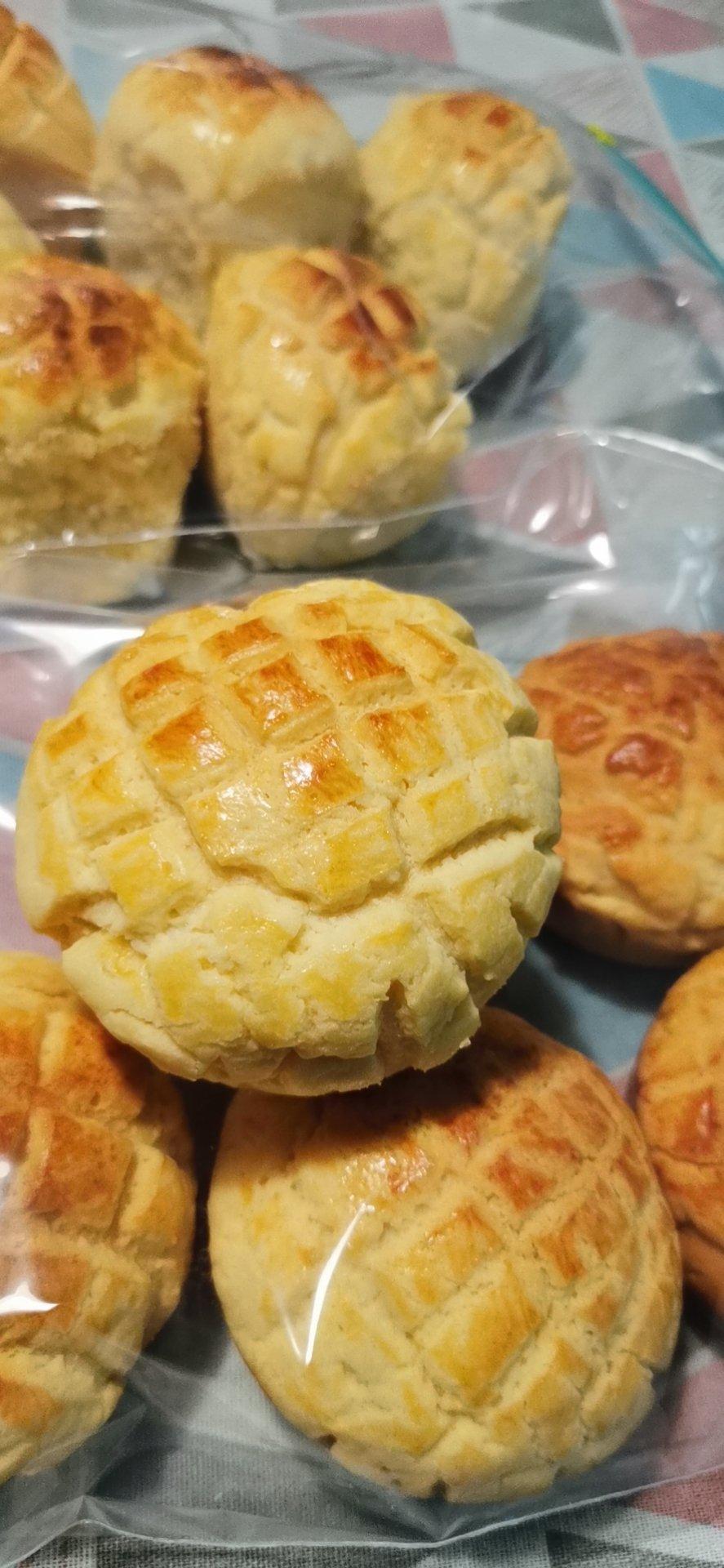 好吃到炸裂的港式菠萝包（附带制作酥皮的小视频）