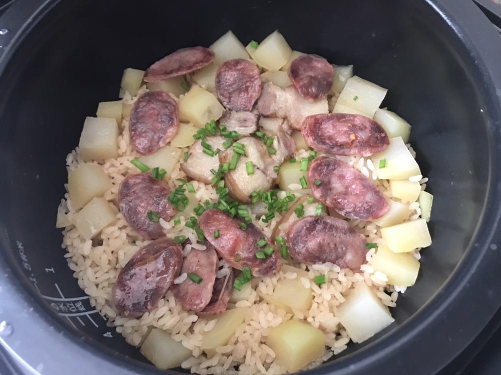 香肠土豆焖饭【一人也要吃好版】