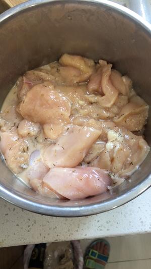 嫩煎鸡胸肉的做法 步骤1