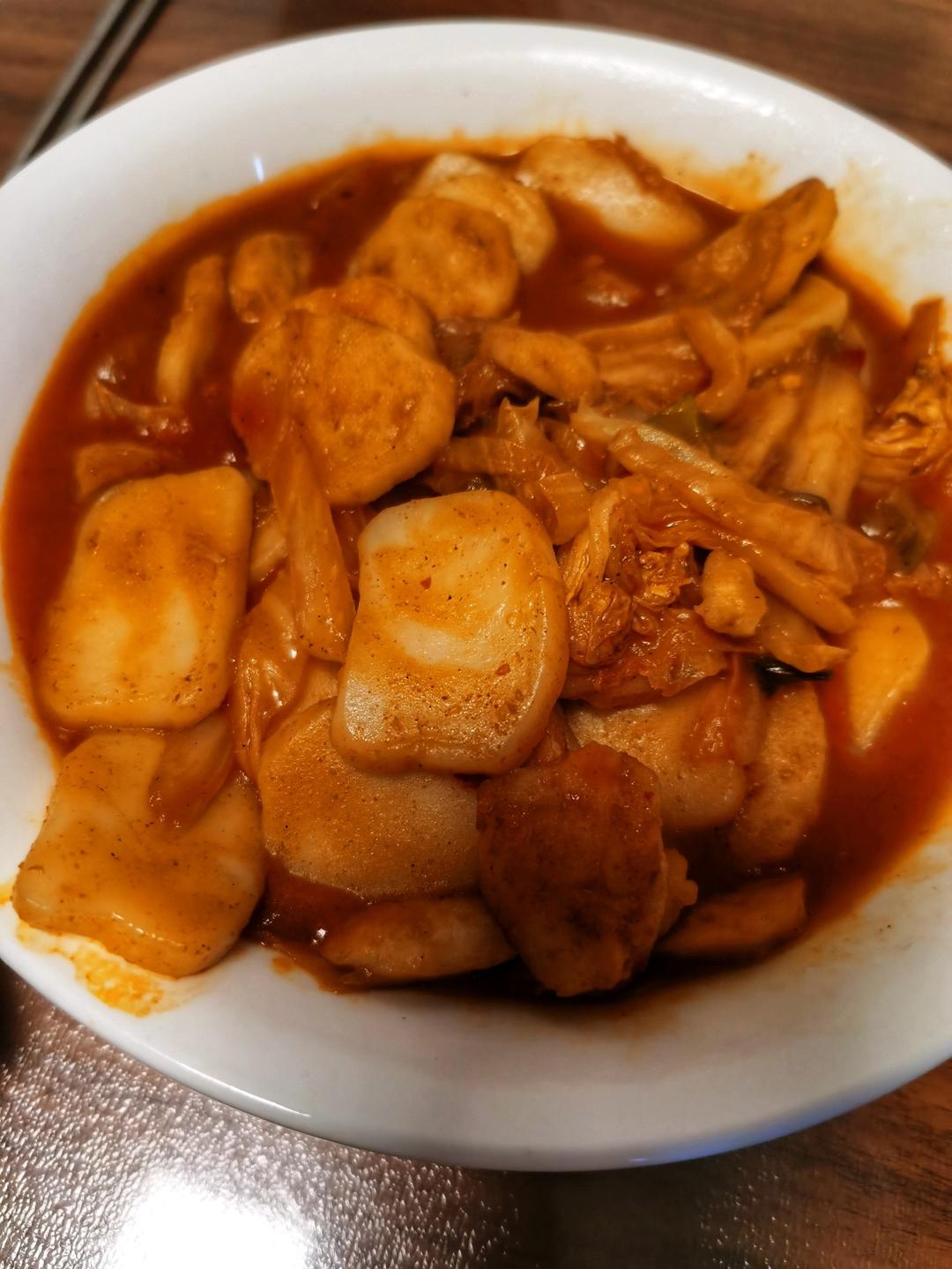 酸甜辣白菜炒年糕&鱼饼