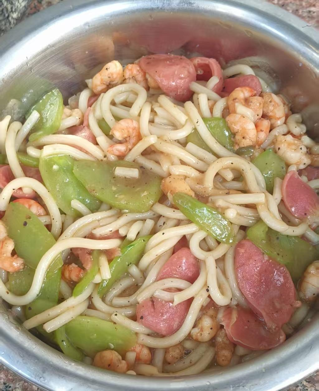 虾仁炒乌冬面