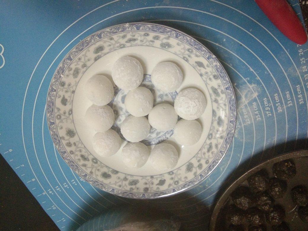 花生黑芝麻汤圆